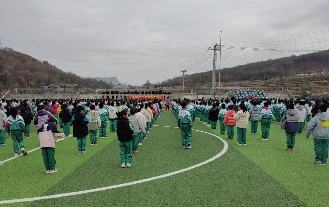 遼寧桓仁多部門“法治宣傳教育法”主題宣傳活動(dòng)進(jìn)校園